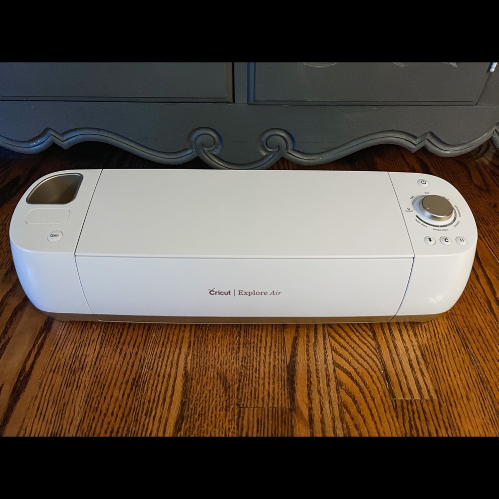 Cricut Explore Air cutting machine - very good condition